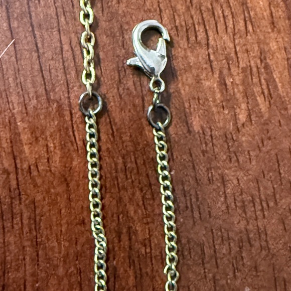 Vintage Women’s Arrowhead Charm Necklace. Vintage used condition. - Picture 6 of 6